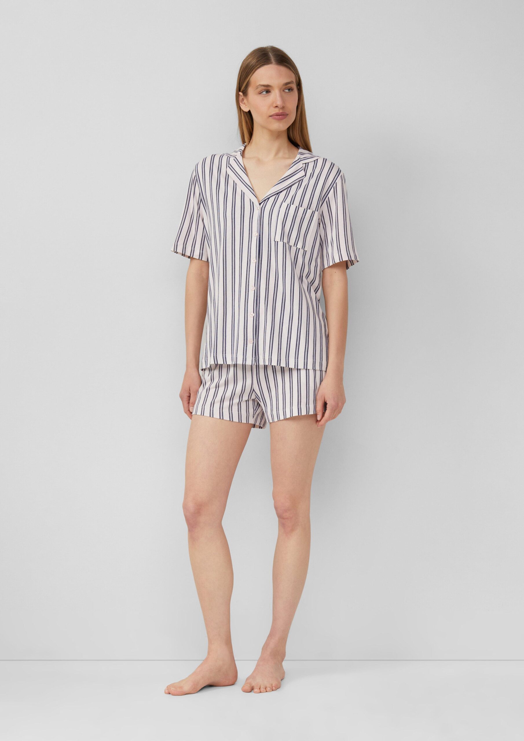 Kurzer Pyjama mit Knopfleiste und Print