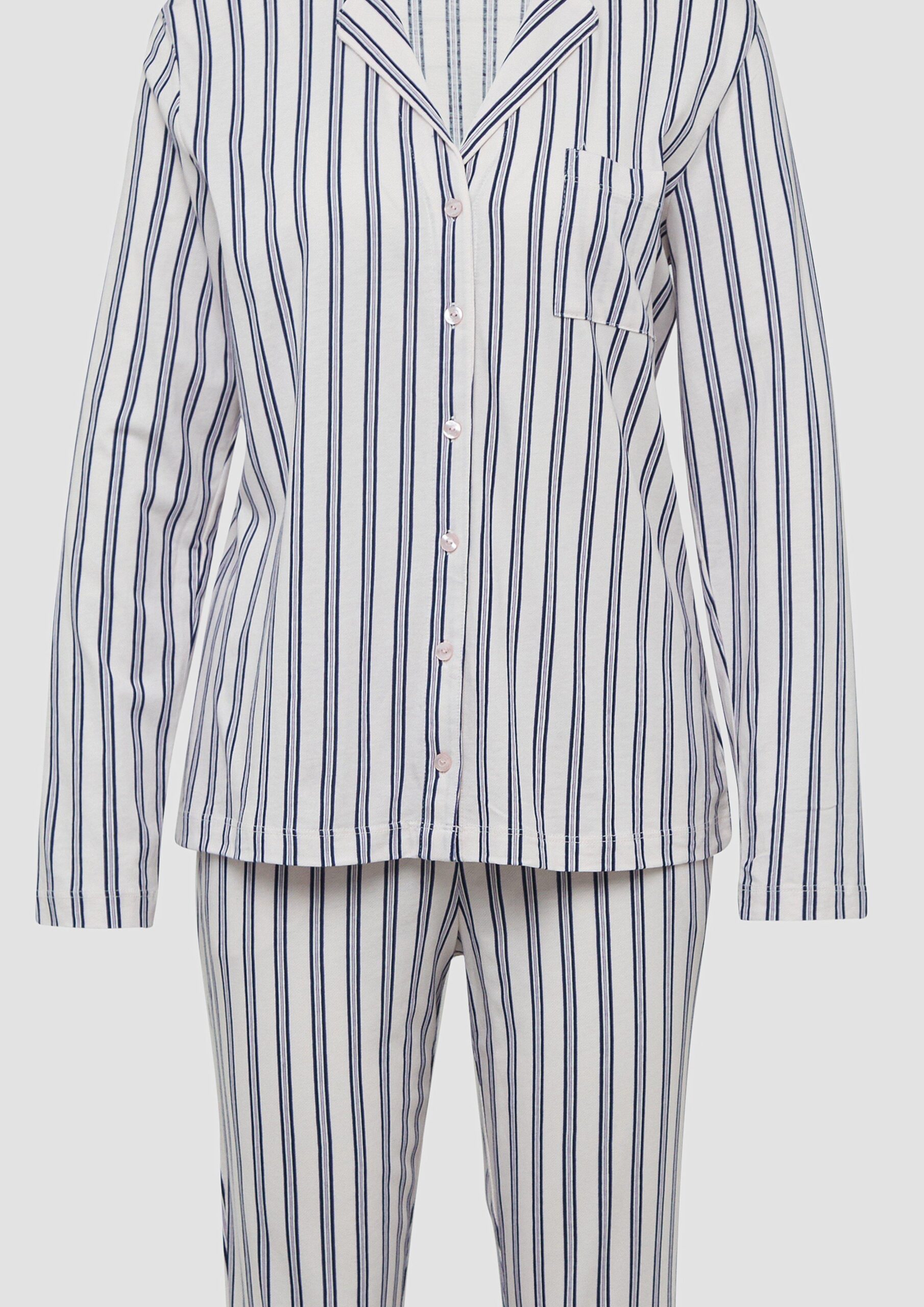 Klassischer Pyjama mit Streifen