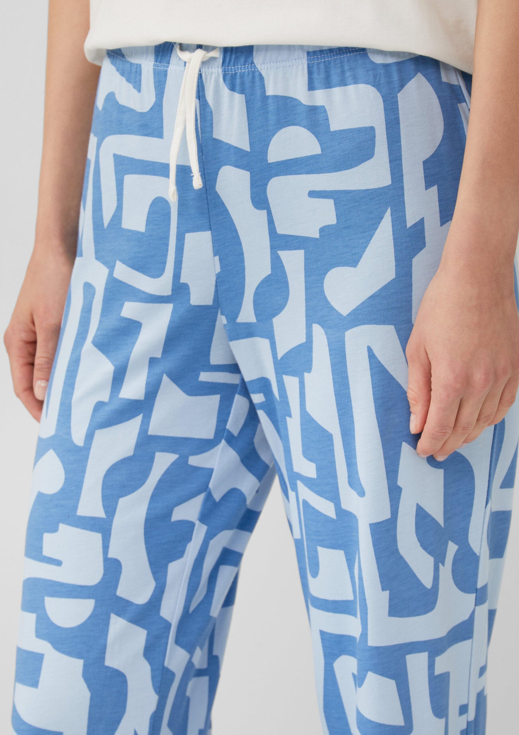 Pyjama aus Baumwollmix mit abstrakt gemusterter Hose