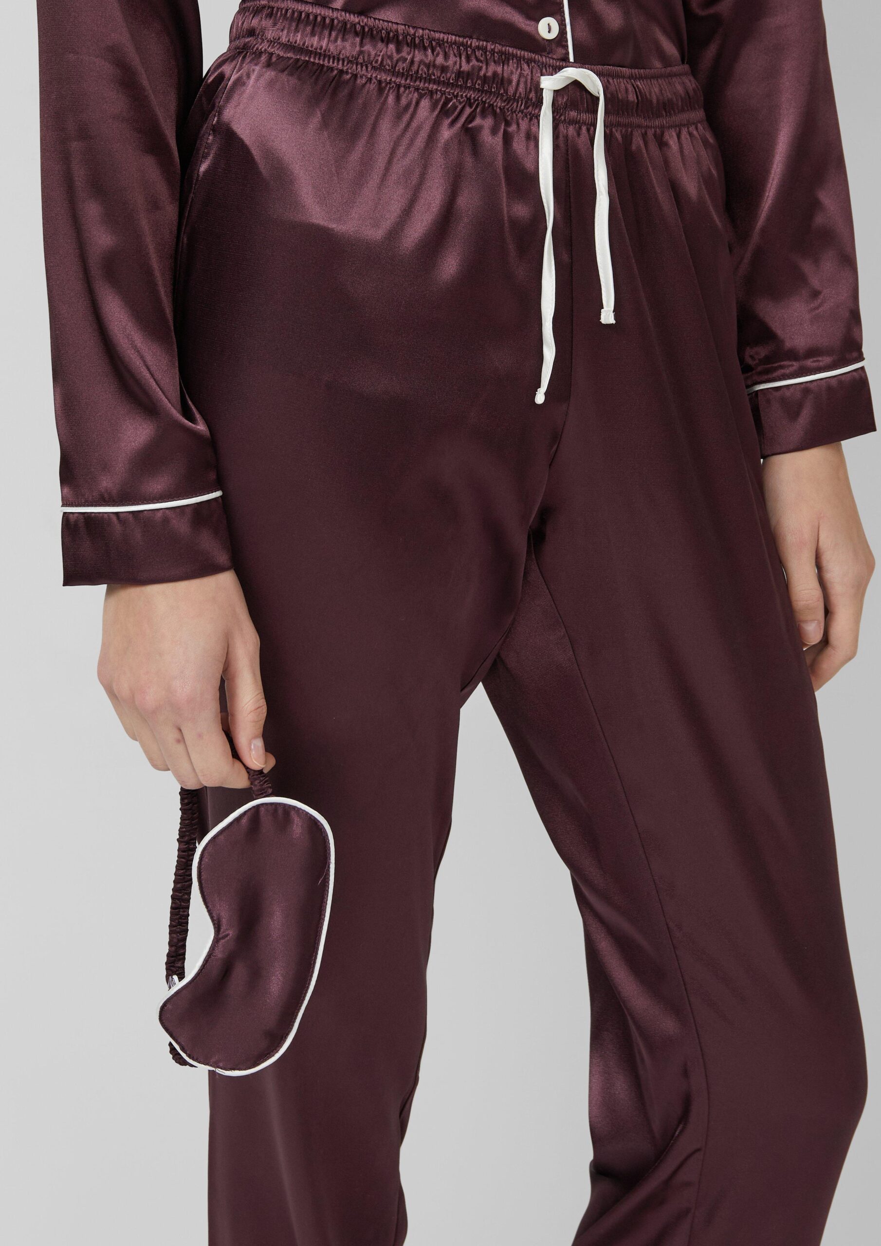 Pyjama in Satin-Optik mit zusätzlicher Schlafmaske