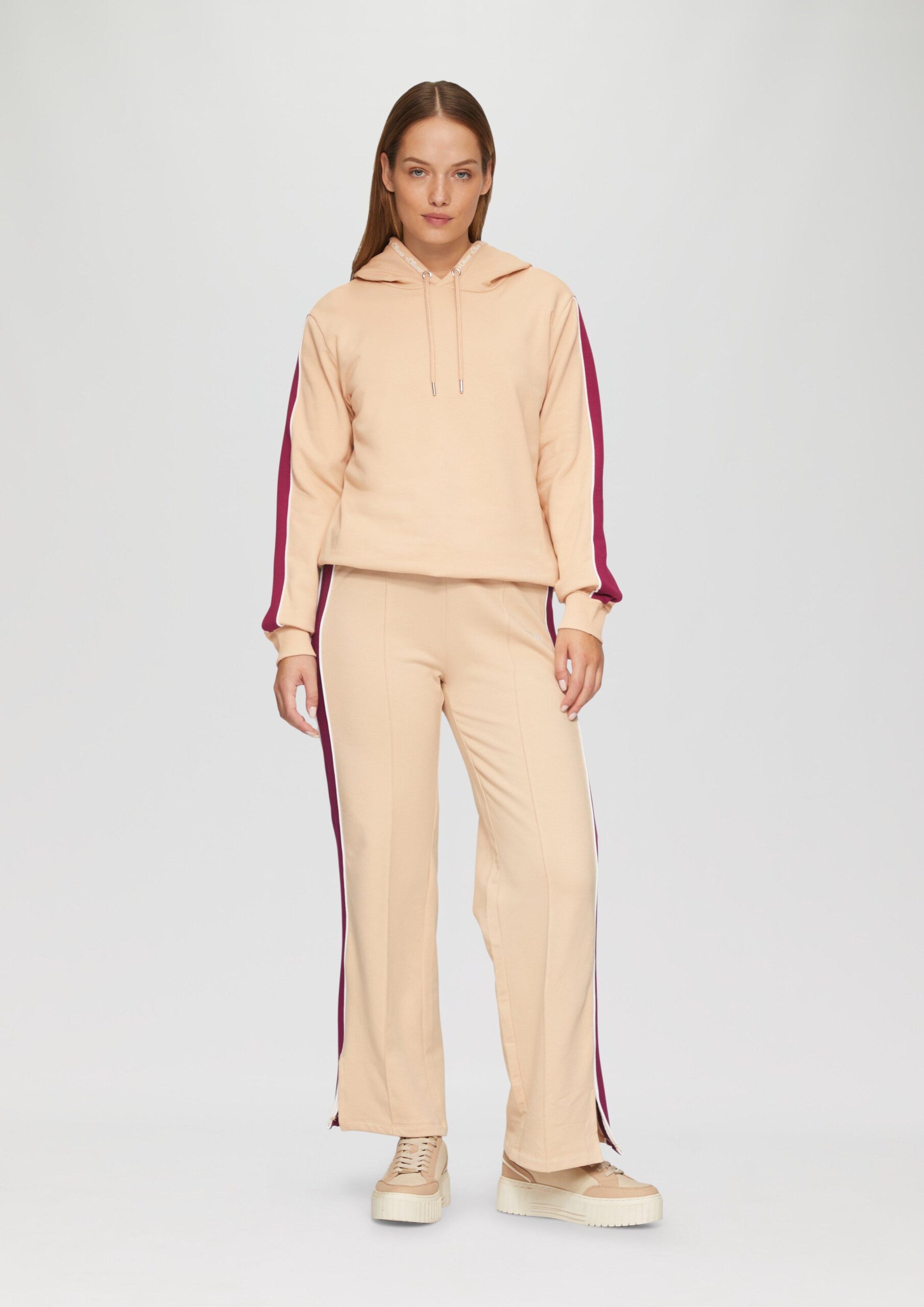 Sweatjacke mit Seitenstreifen und Kapuze