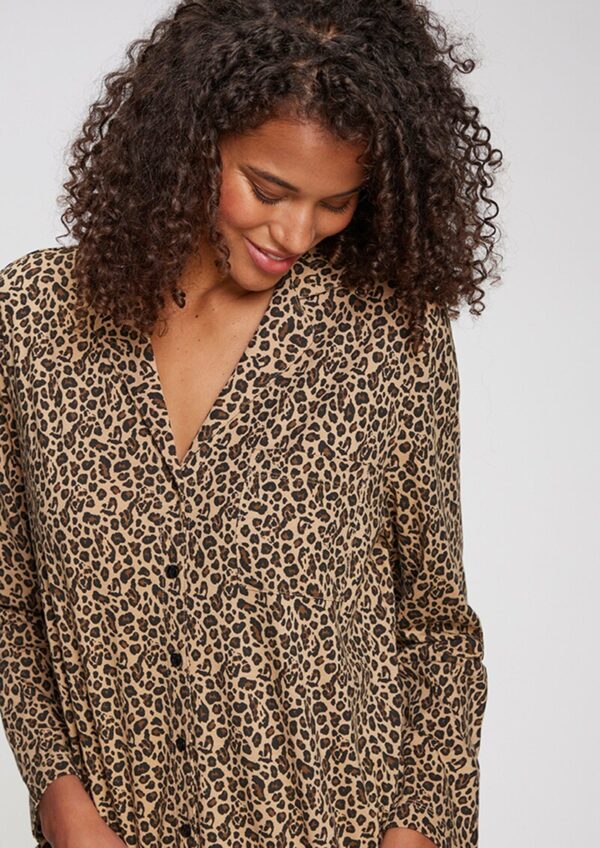 Pyjama-Oberteil mit Leo-Print und Reverskragen