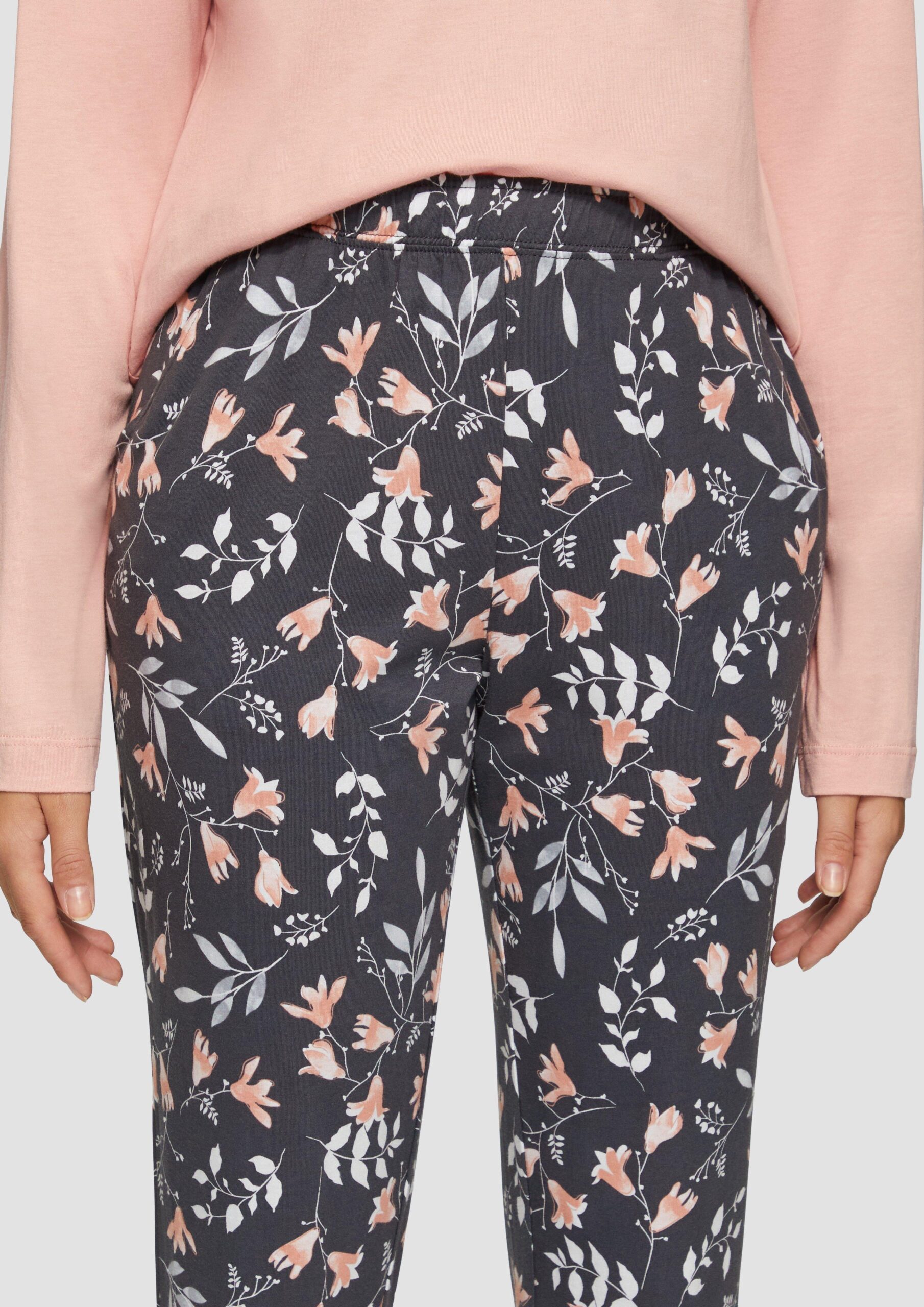 Kuschliger Pyjama mit Print-Details