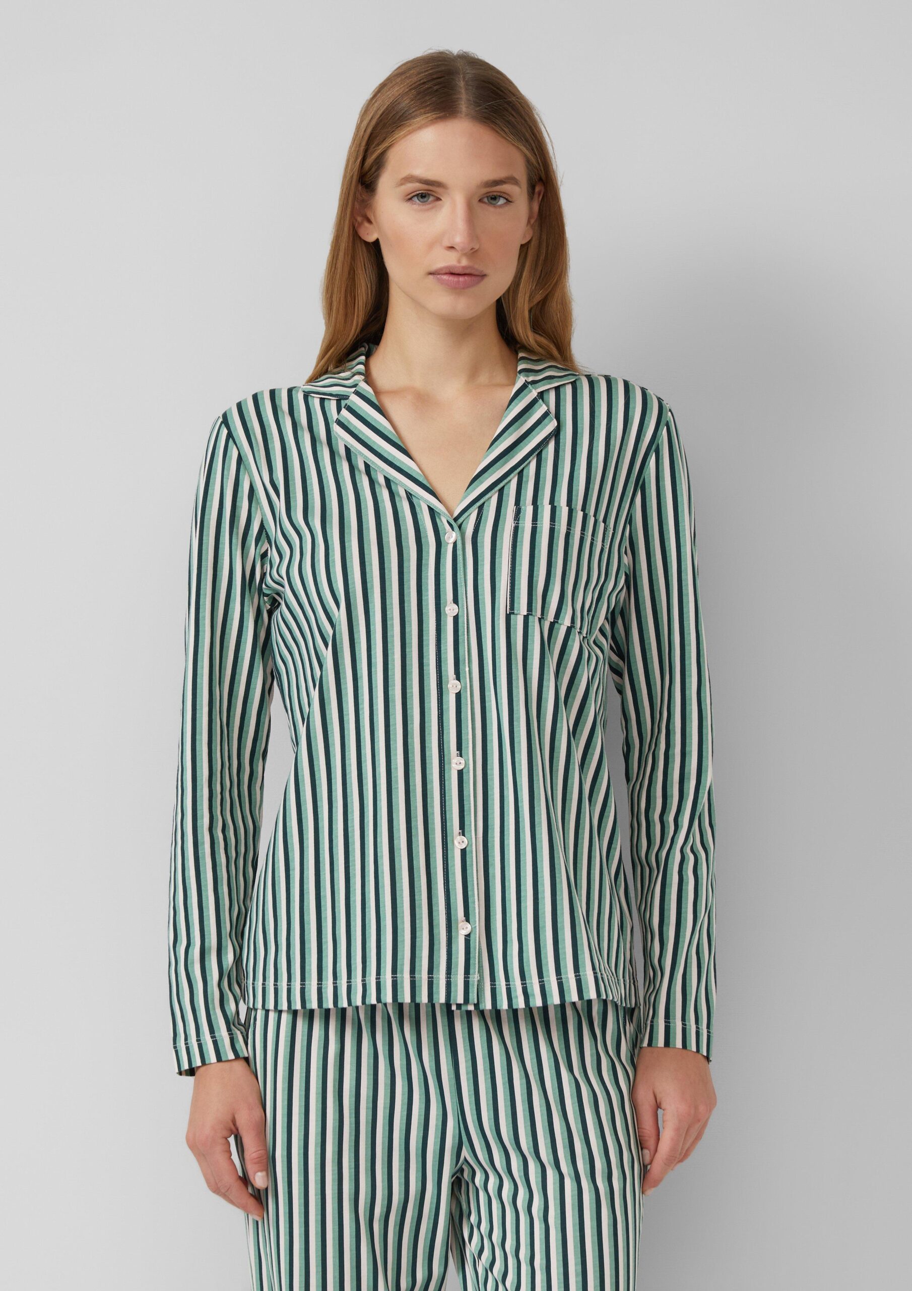 Florales Pyjama-Oberteil mit durchgehender Knopfleiste