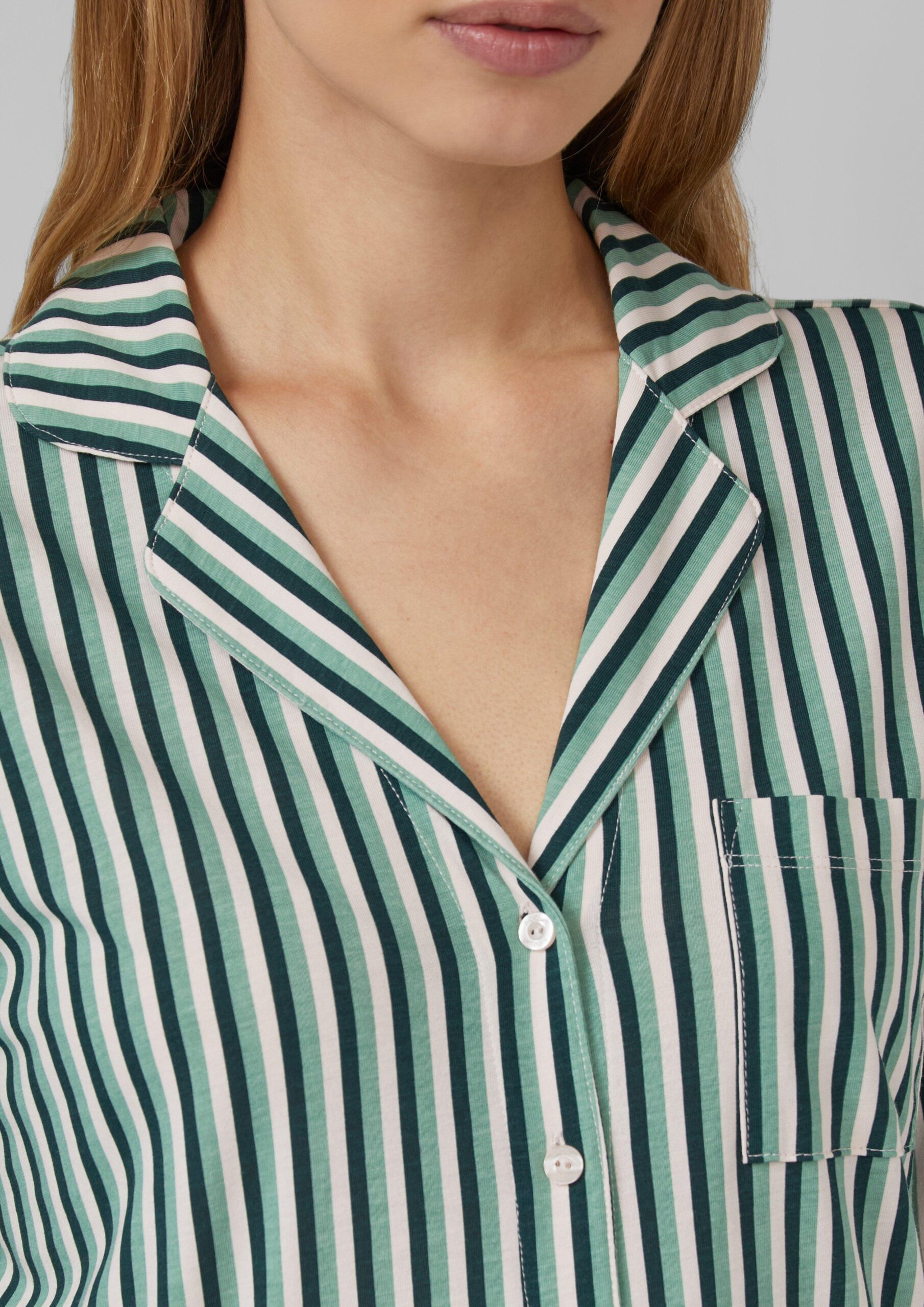 Florales Pyjama-Oberteil mit durchgehender Knopfleiste