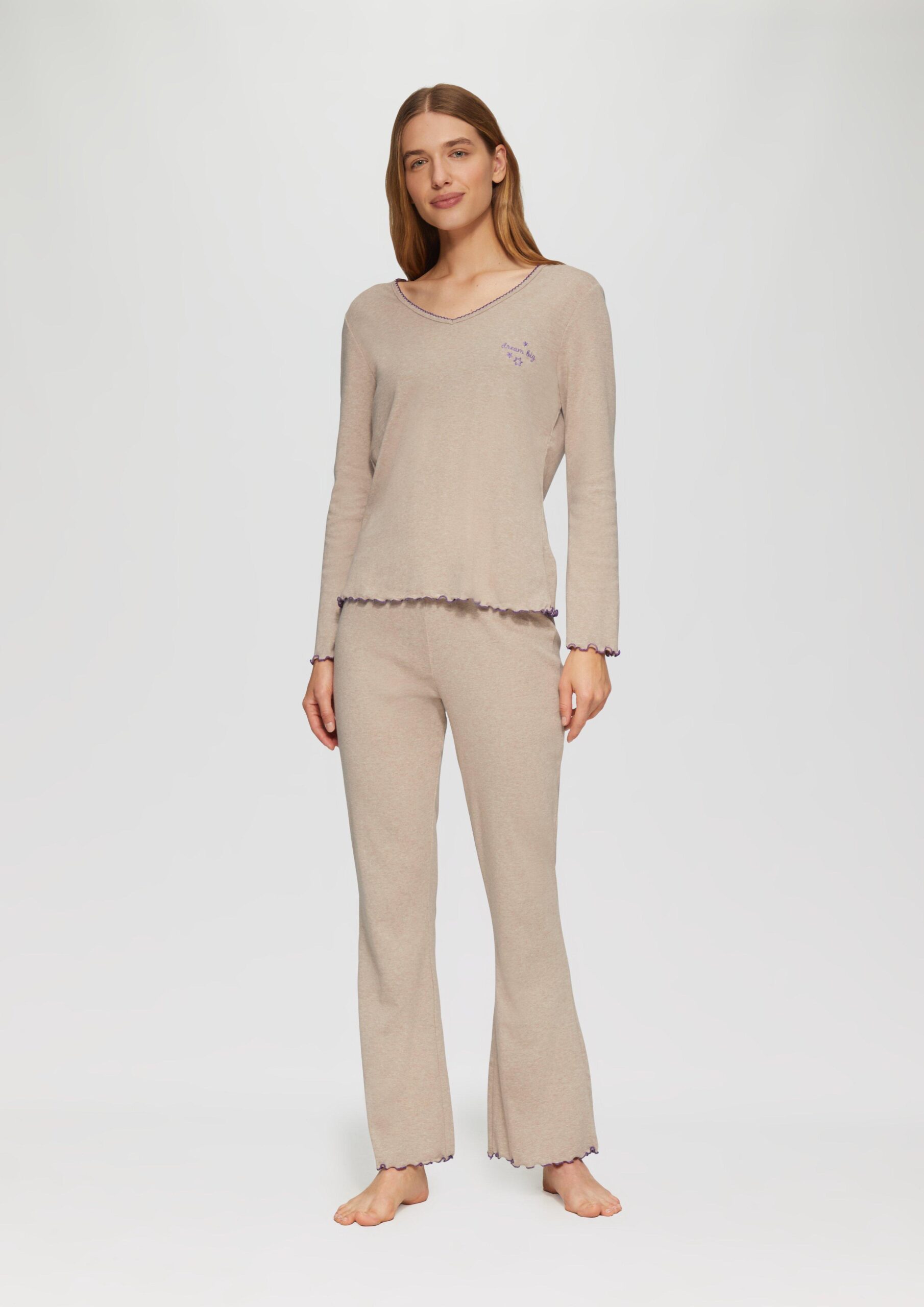 Bequemer Pyjama mit Babylock-Saum