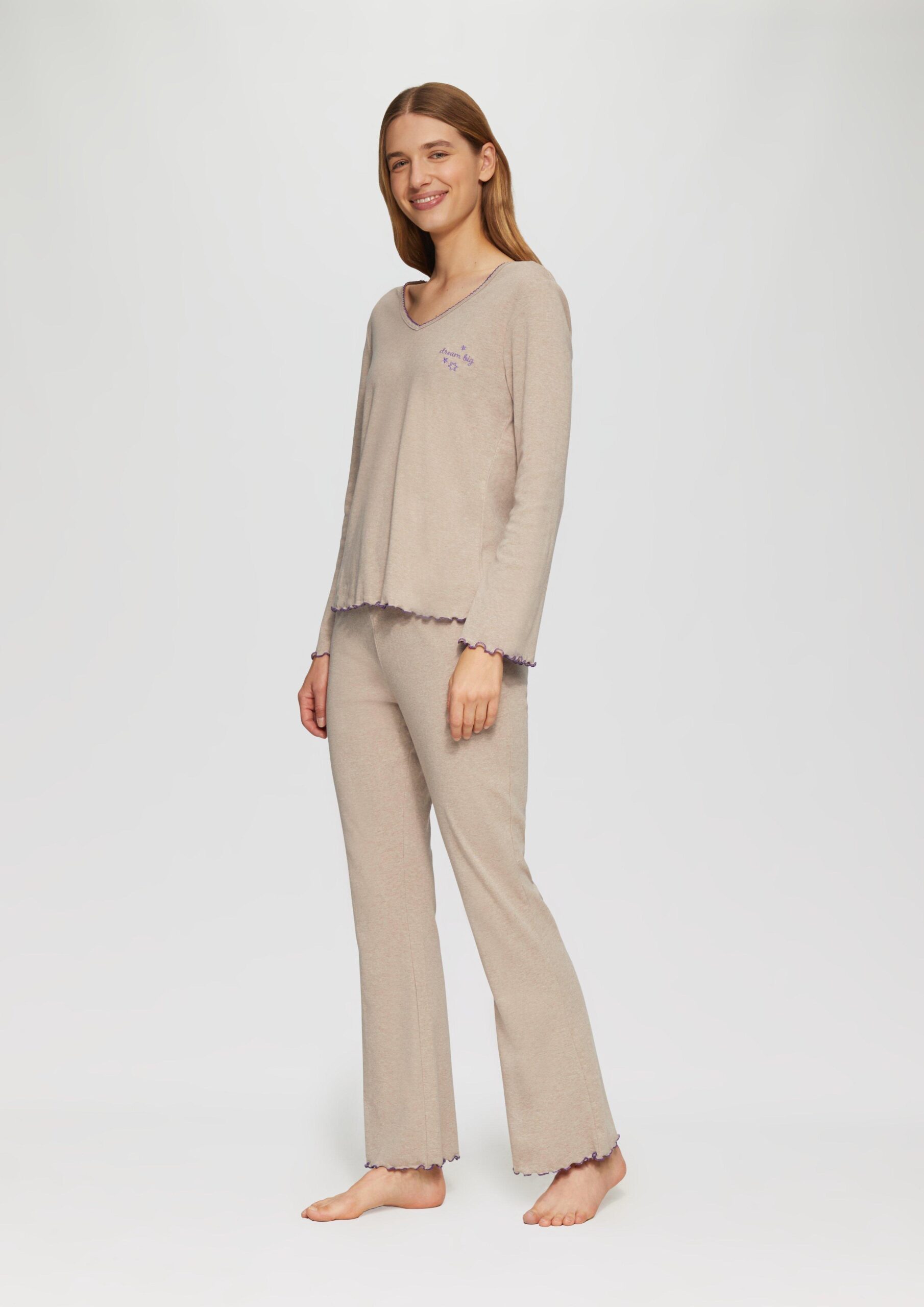 Bequemer Pyjama mit Babylock-Saum