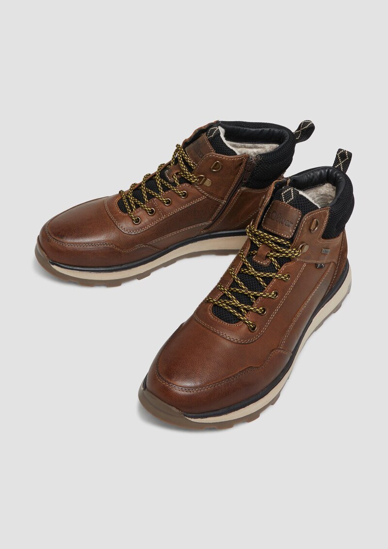 Legere Stiefel im Materialmix