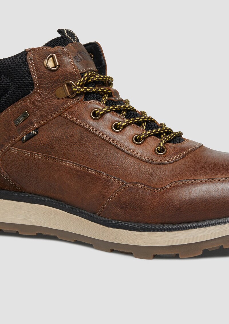 Legere Stiefel im Materialmix