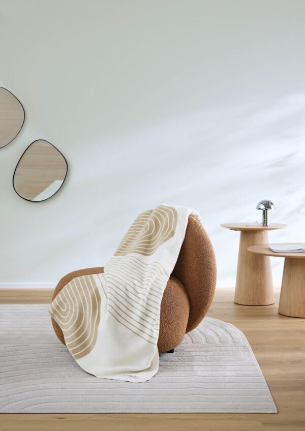 Decke mit grafischem Muster